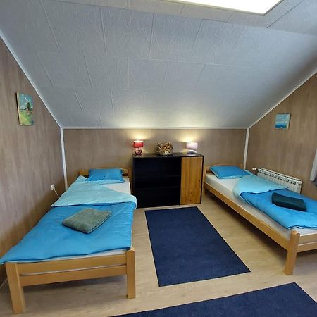 Hostel Suzzzy Novska Bagian luar foto