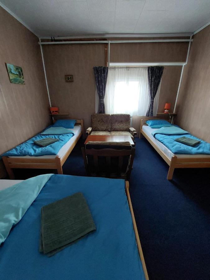 Hostel Suzzzy Novska Bagian luar foto