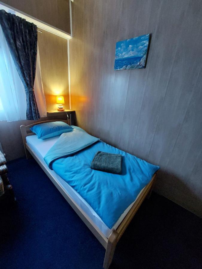 Hostel Suzzzy Novska Bagian luar foto