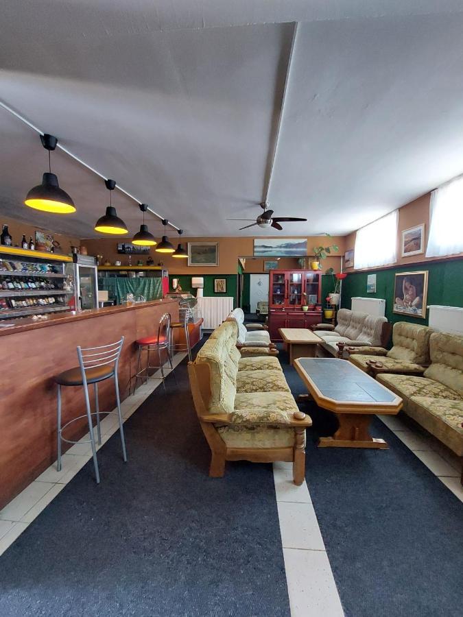 Hostel Suzzzy Novska Bagian luar foto