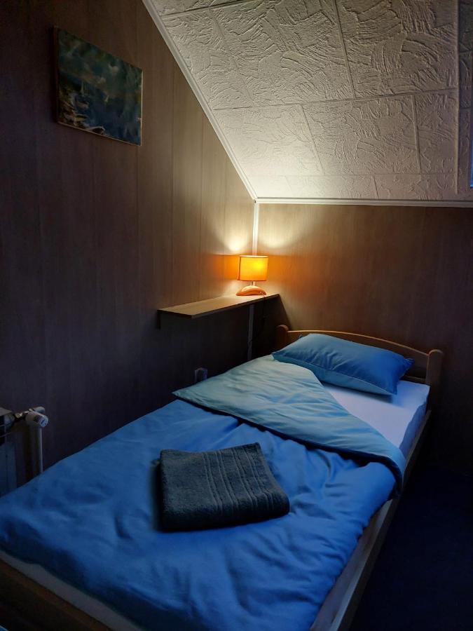 Hostel Suzzzy Novska Bagian luar foto