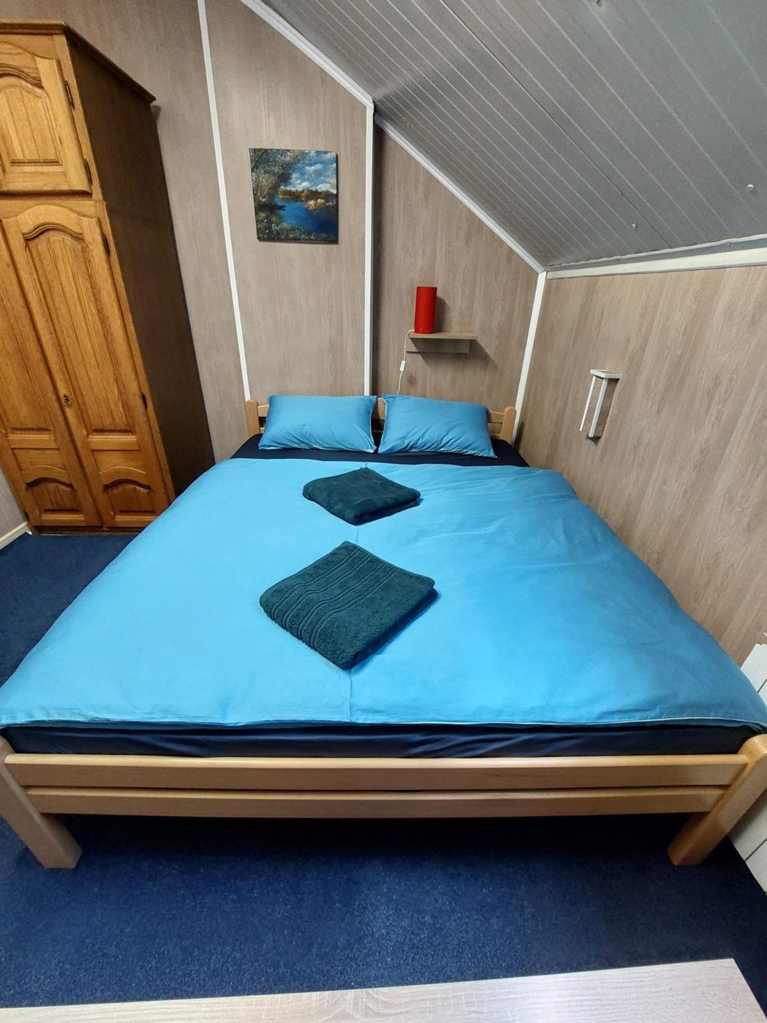 Hostel Suzzzy Novska Bagian luar foto